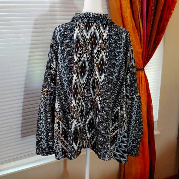 BOOHOO Button Down Print Blouse - Picture 4 of 4